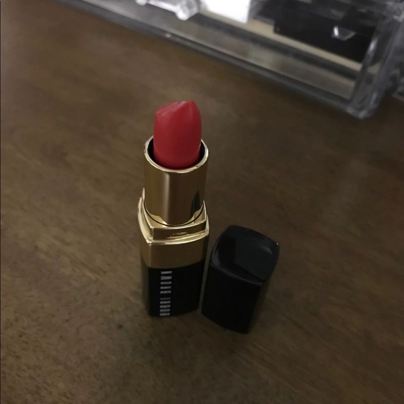 New! Bobbi Brown Lipstick - Picture 2 of 3
